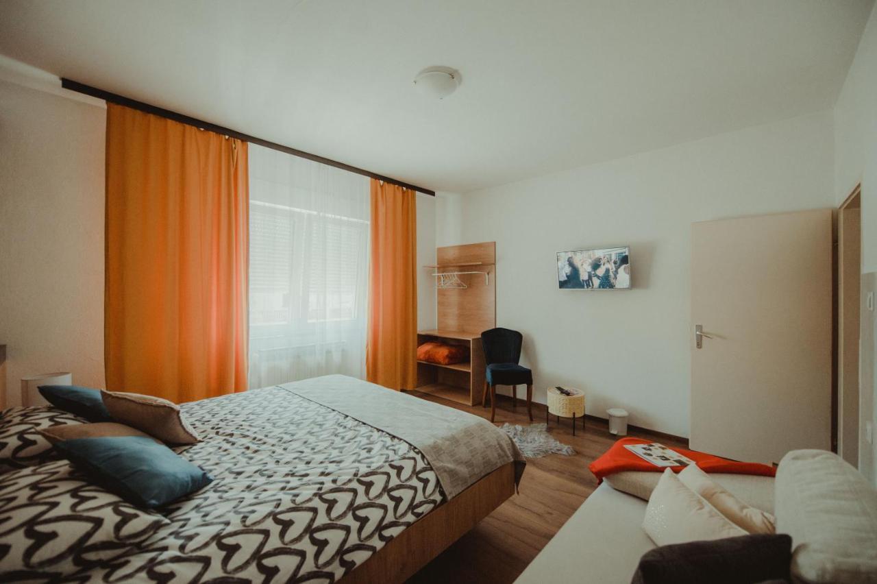 Apartman Lovric Ðakovo Exterior foto